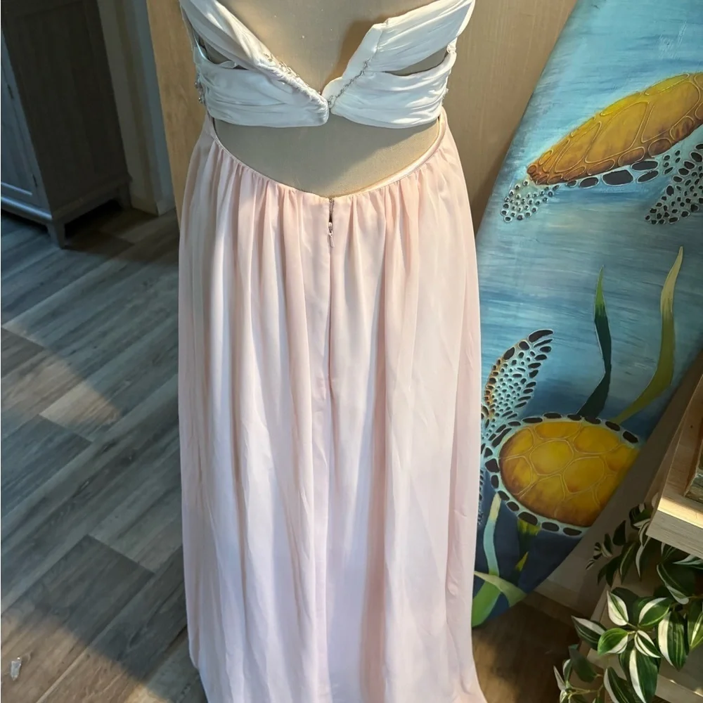 Embellished White and Pink Sweetheart Gown - Picture 3 of 9